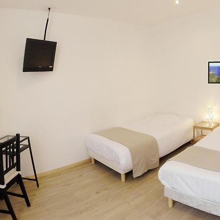 לה לבאנדו Hotel L'Oustaou מראה חיצוני תמונה