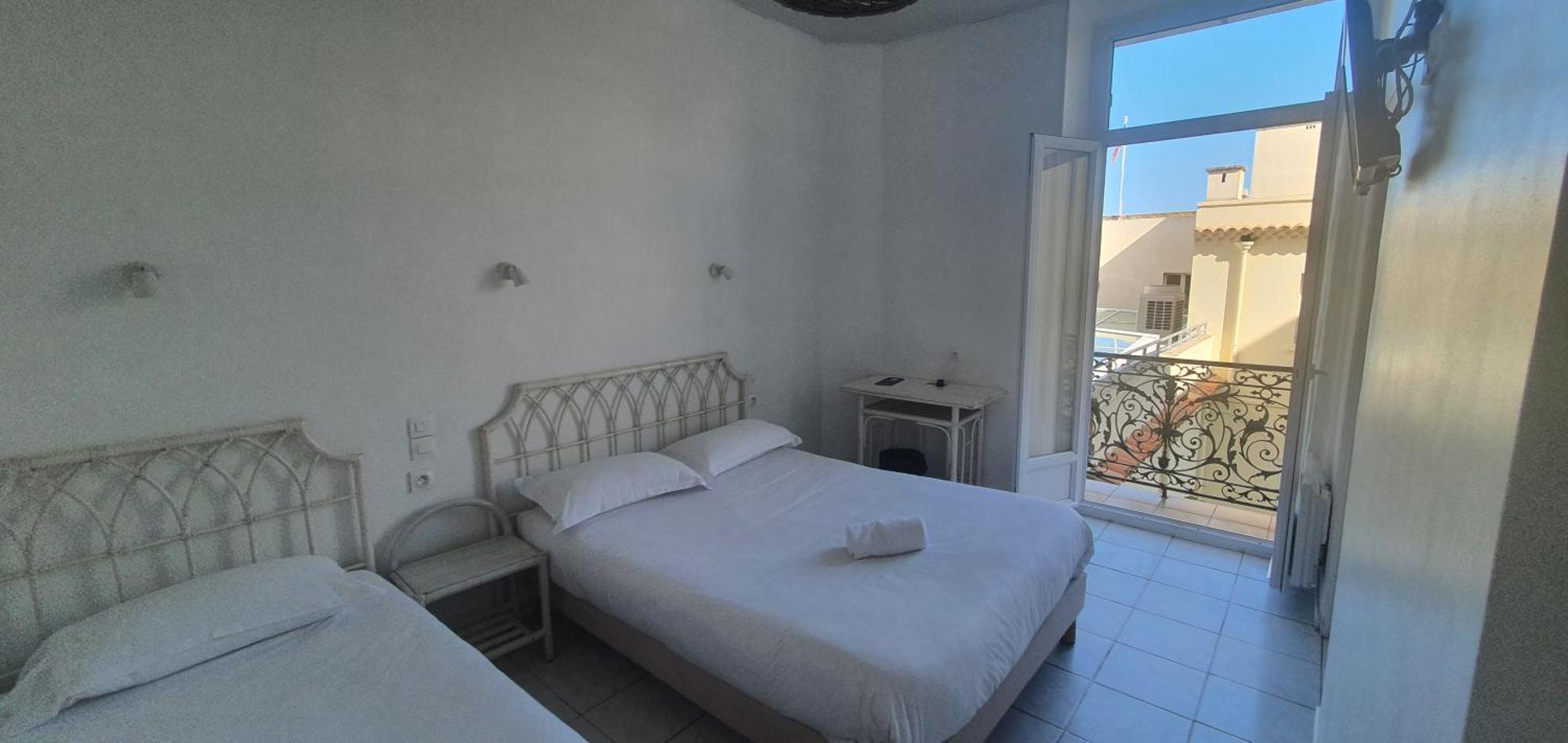 לה לבאנדו Hotel L'Oustaou מראה חיצוני תמונה