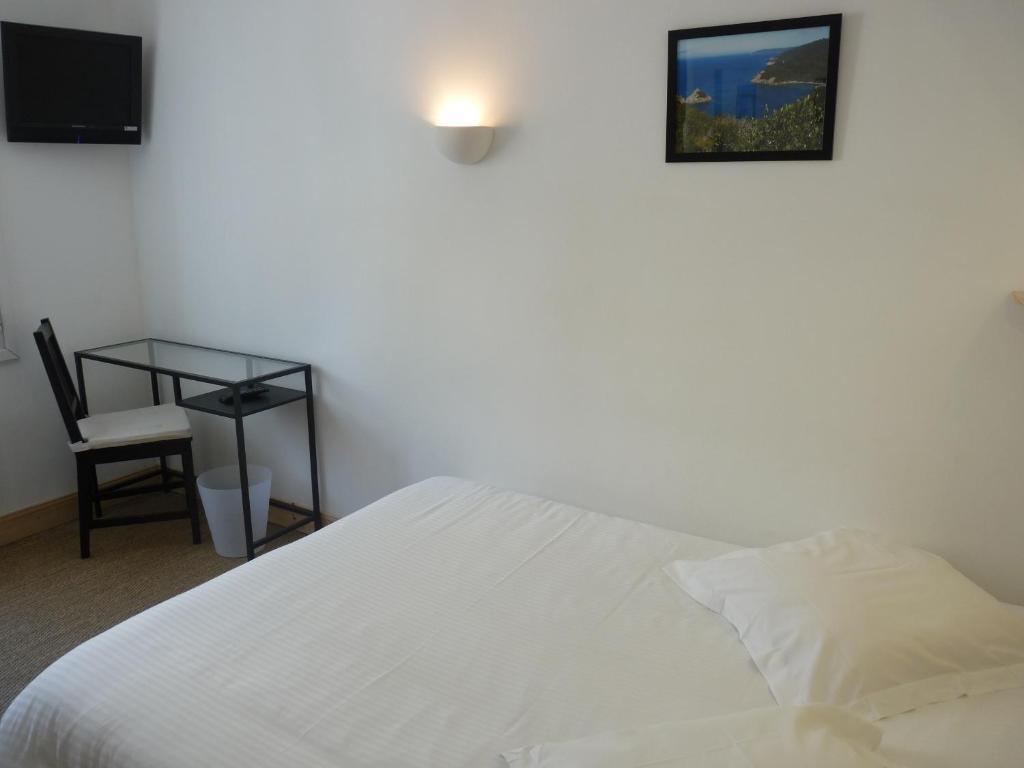 לה לבאנדו Hotel L'Oustaou מראה חיצוני תמונה