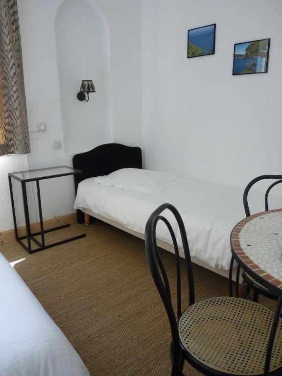 לה לבאנדו Hotel L'Oustaou חדר תמונה